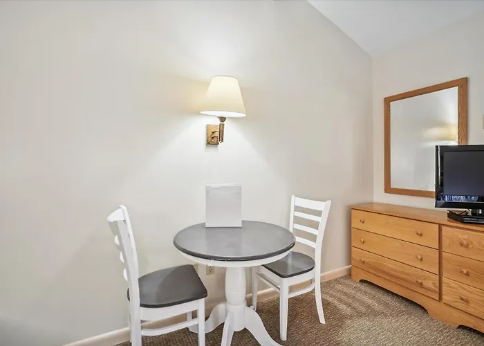 Cedarbrook Queen Studio 210